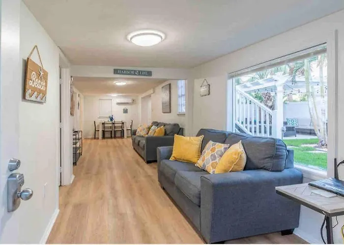 Lovely 2 Bedrooms, Steps Away From The Beach.