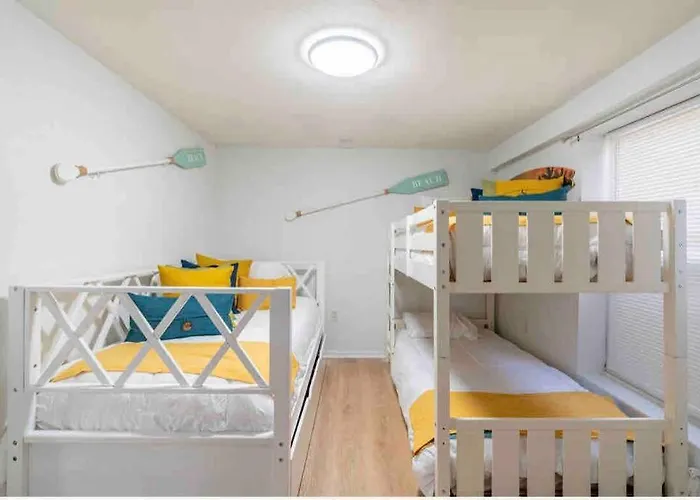 Lovely 2 Bedrooms, Steps Away From The Beach.