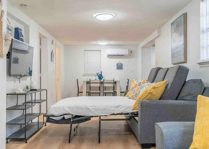 Lovely 2 Bedrooms, Steps Away From The Beach.