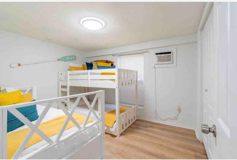 Lovely 2 Bedrooms, Steps Away From The Beach. Appartement *