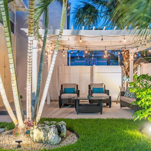 Lovely 2 Bedrooms, Steps Away From The Beach. Appartement Bradenton Beach